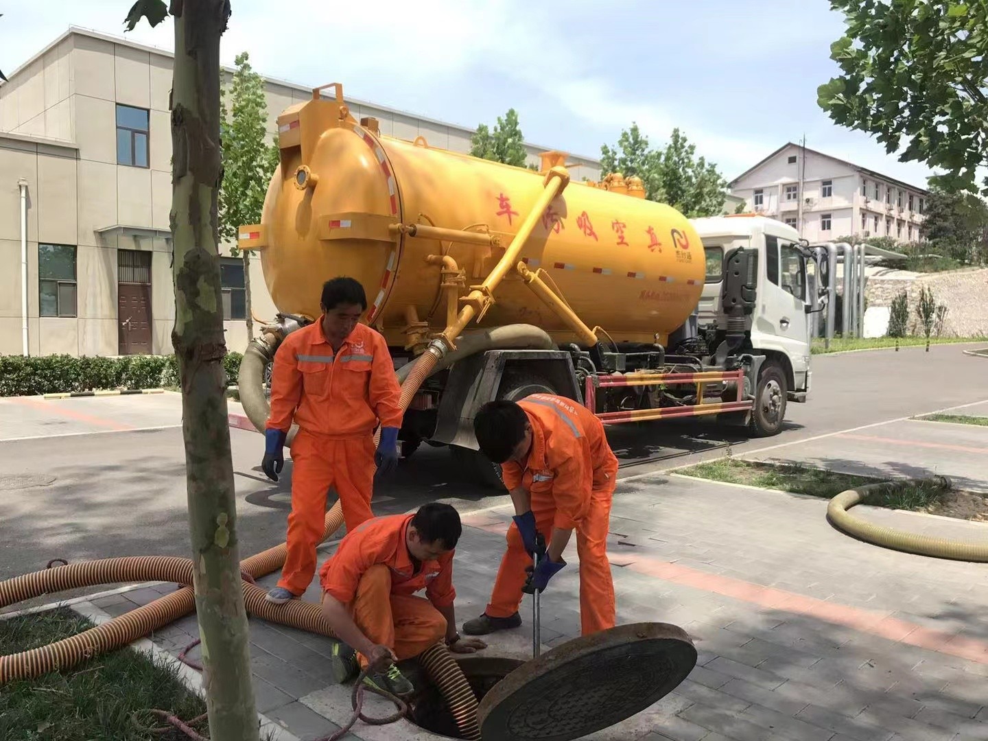中堂镇化粪池清理与5-8吨吸粪车施工效率分析